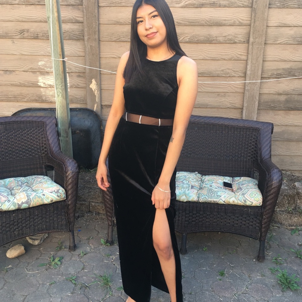 Black crushed 90’s velvet dress